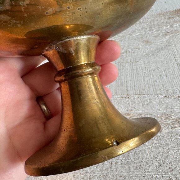 Small Vintage Brass Raised Decorative Swooped Bowl - Picture 8 of 11